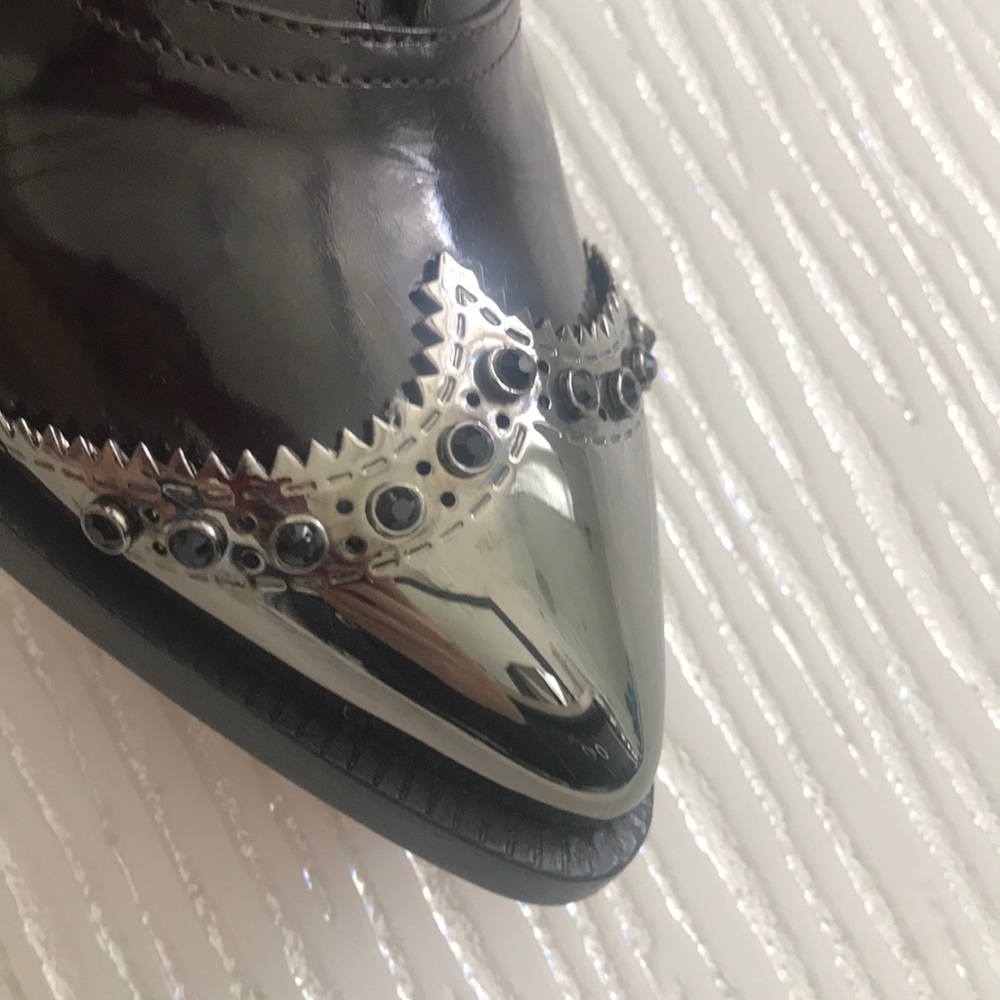 Shoes - Picture 2 of 7